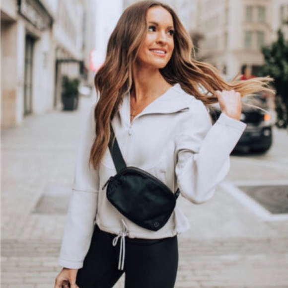 lululemon athletica Handbags - 🆕 NWT Lululemon Everywhere Belt Bag 1L Black